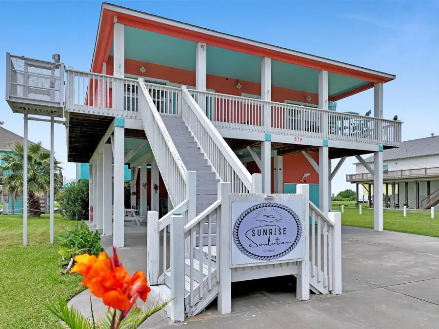 979 Palmridge Drive, Crystal Beach, TX 77650 - Image #2