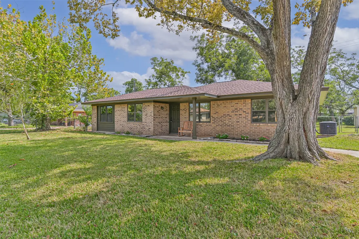 229 Burkett Street, Richwood, TX 77531 - Image #1