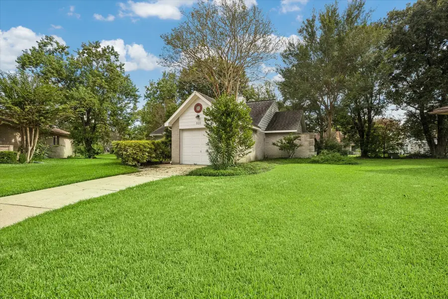 910 Country Place Blvd, Pearland, TX 77584 - #2