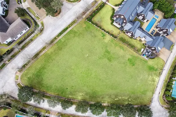 26 East Shore Dr, The Woodlands, TX 77380