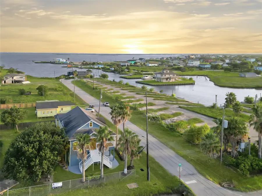 909 18th Street, San Leon, TX 77539 - Image #3