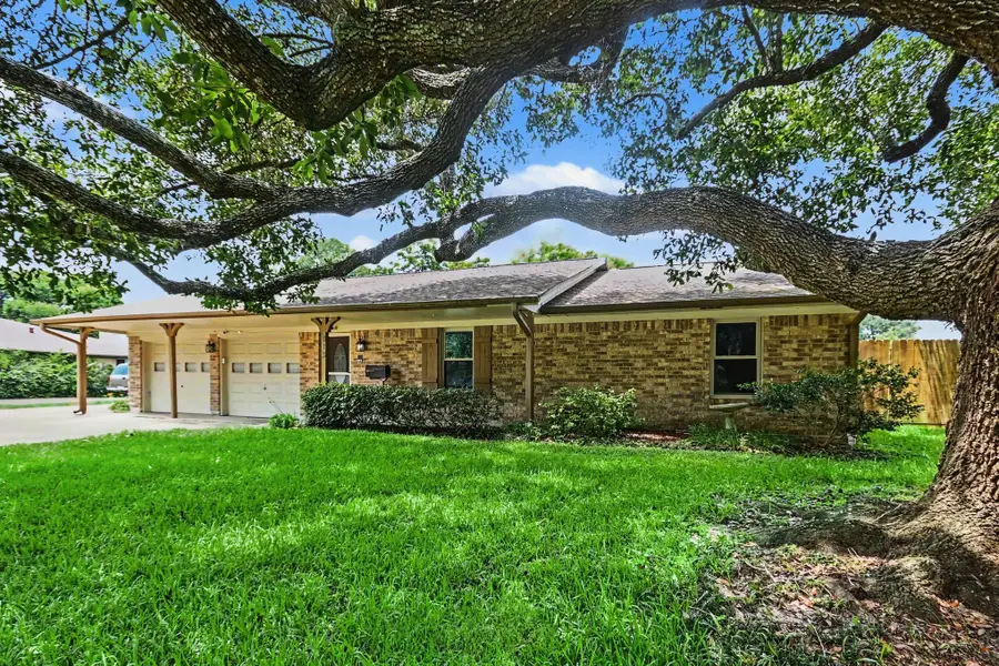 913 Cannan Drive, Angleton, TX 77515 - #2