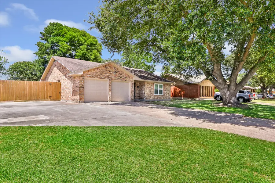 1708 17th Avenue N, Texas City, TX 77590 - Image #2