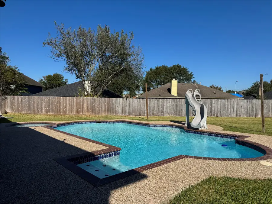 606 Oak Berry Drive, Kemah, TX 77565 - Image #2