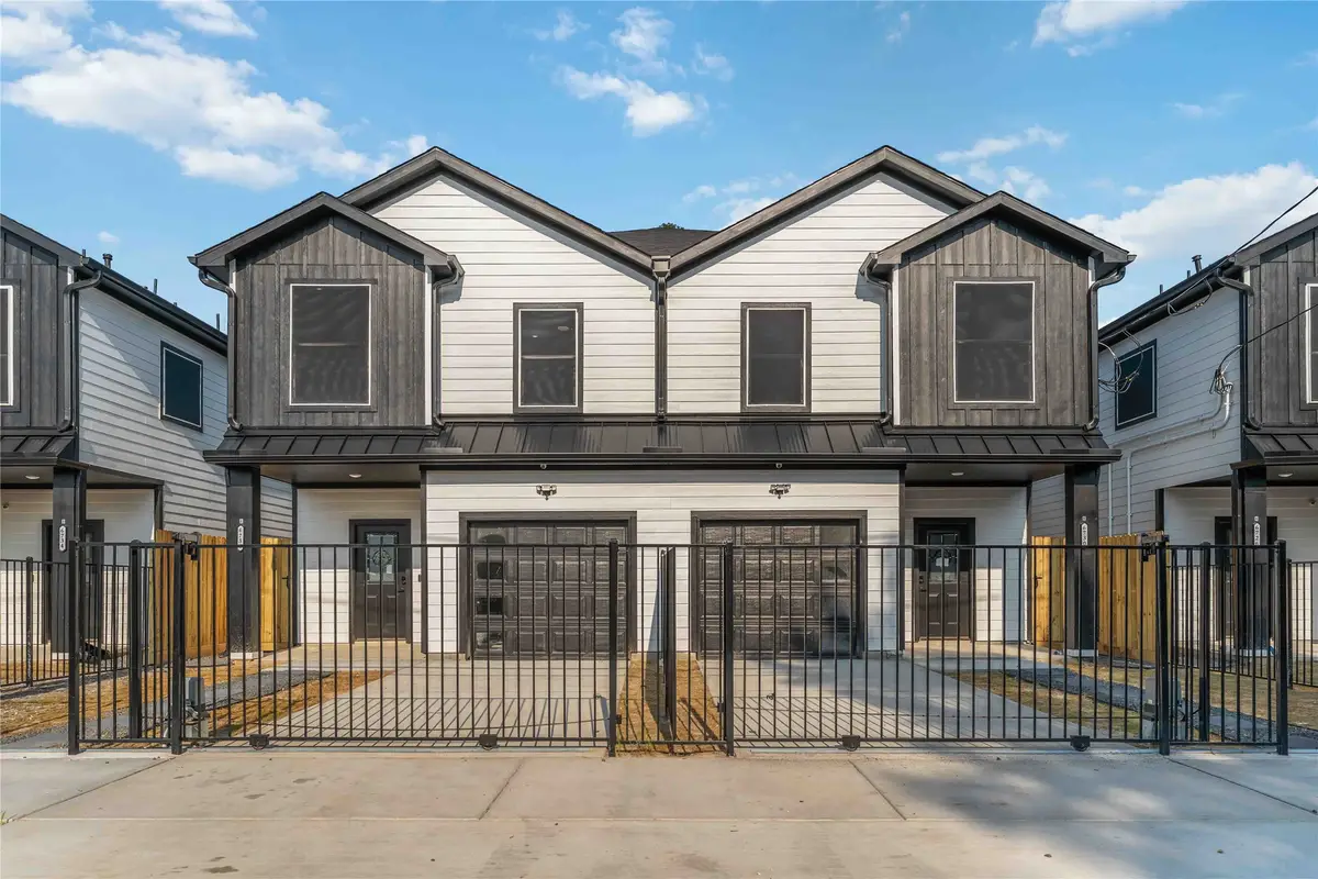 6734 Paris Street #A/B, Houston, TX 77021 - #1