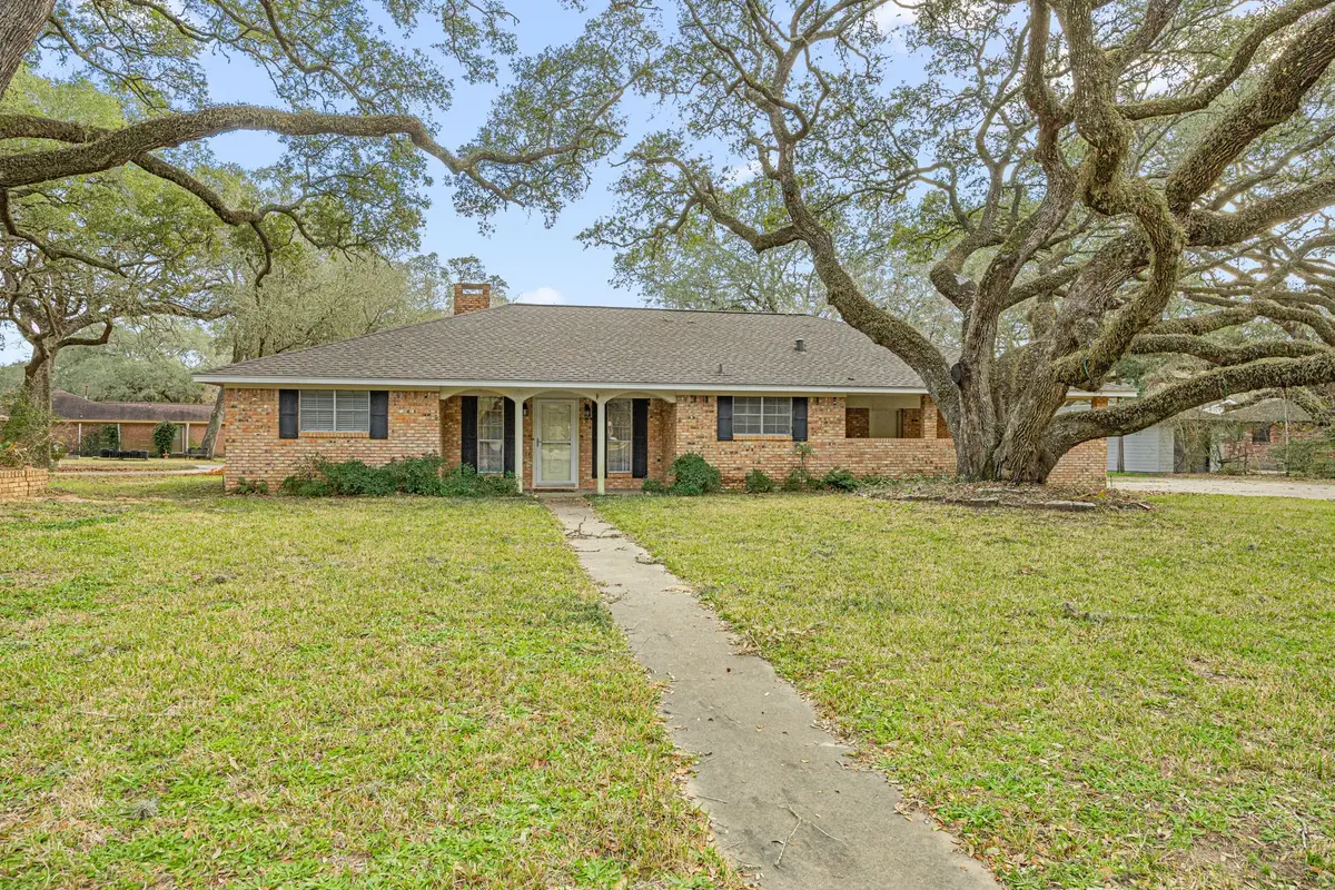 105 Memorial Lane, Columbus, TX 78934 - #1