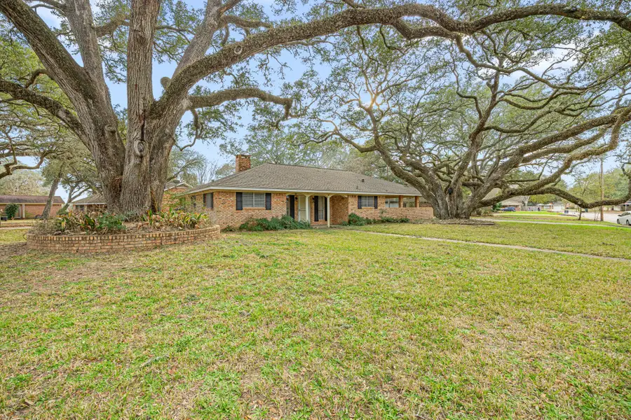 105 Memorial Lane, Columbus, TX 78934 - #2