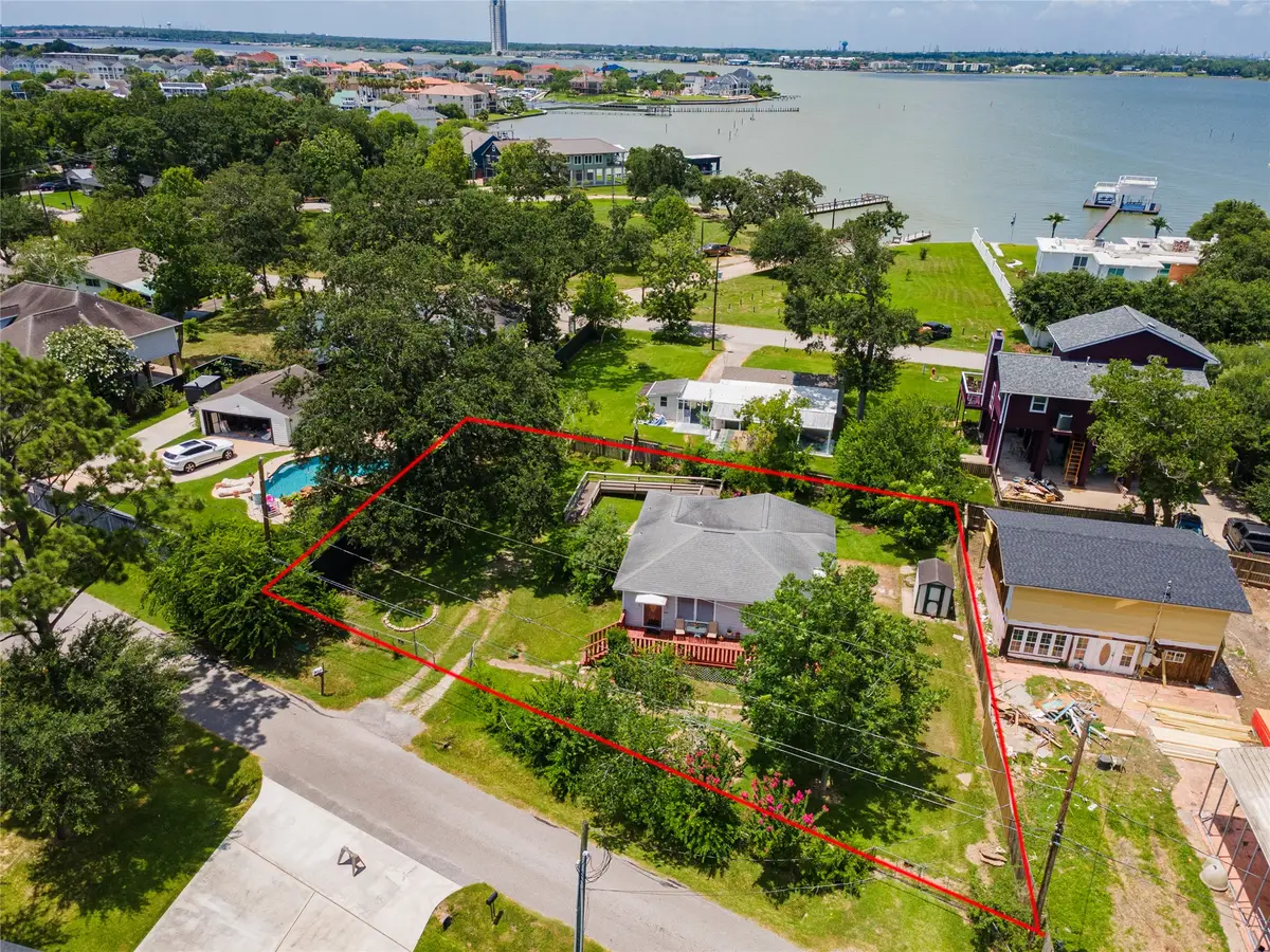 1912 E Winn Street, Kemah, TX 77565 - #1
