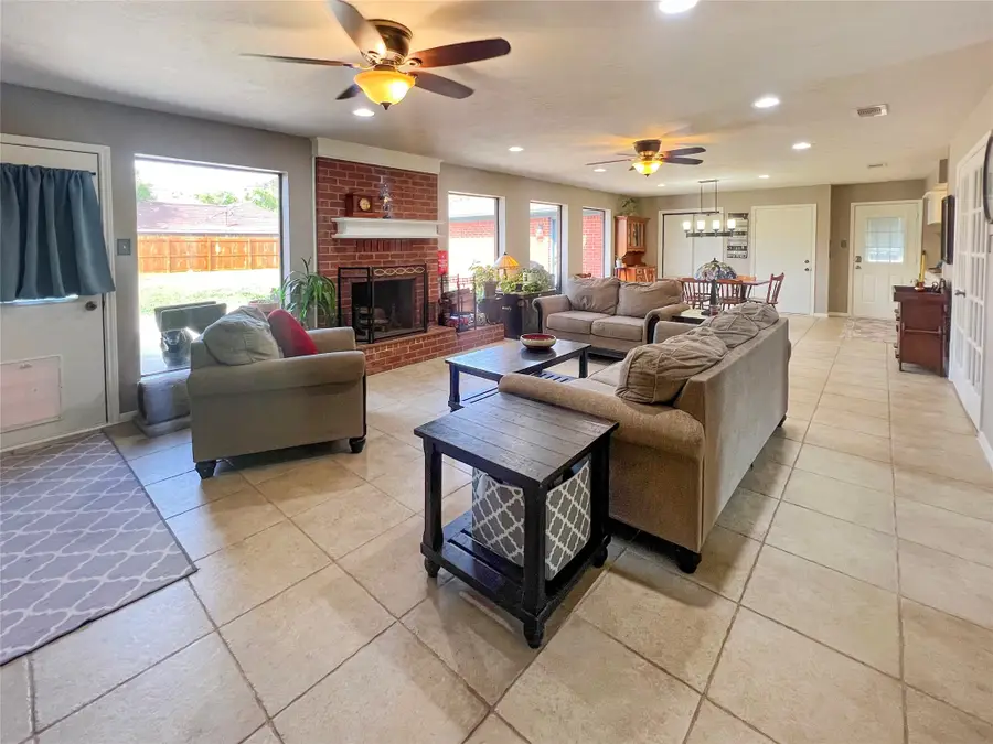 49 Colony Square, Angleton, TX 77515 - Image #2
