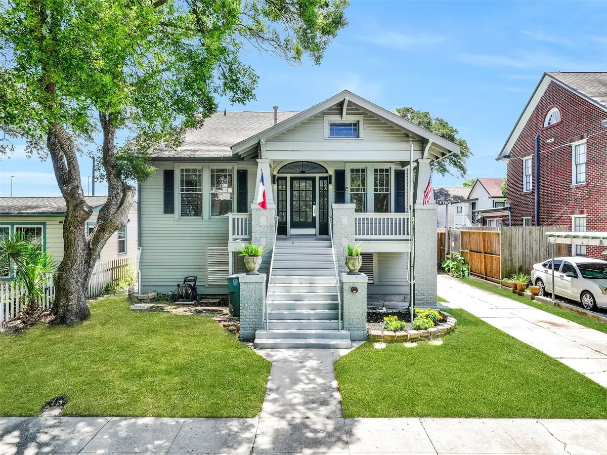 3921 Avenue P 1/2, Galveston, TX 77550 - #1