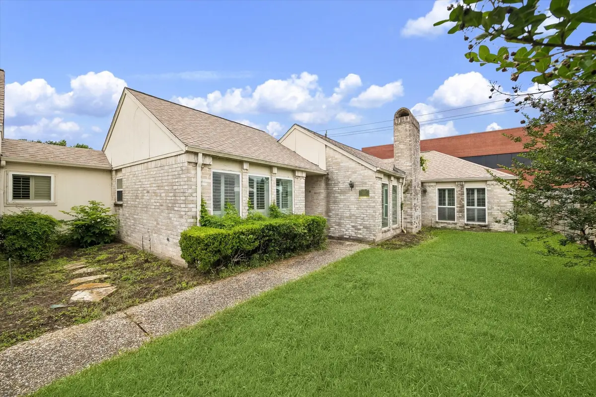 2915 Country Club Boulevard, Sugar Land, TX 77478 - #1