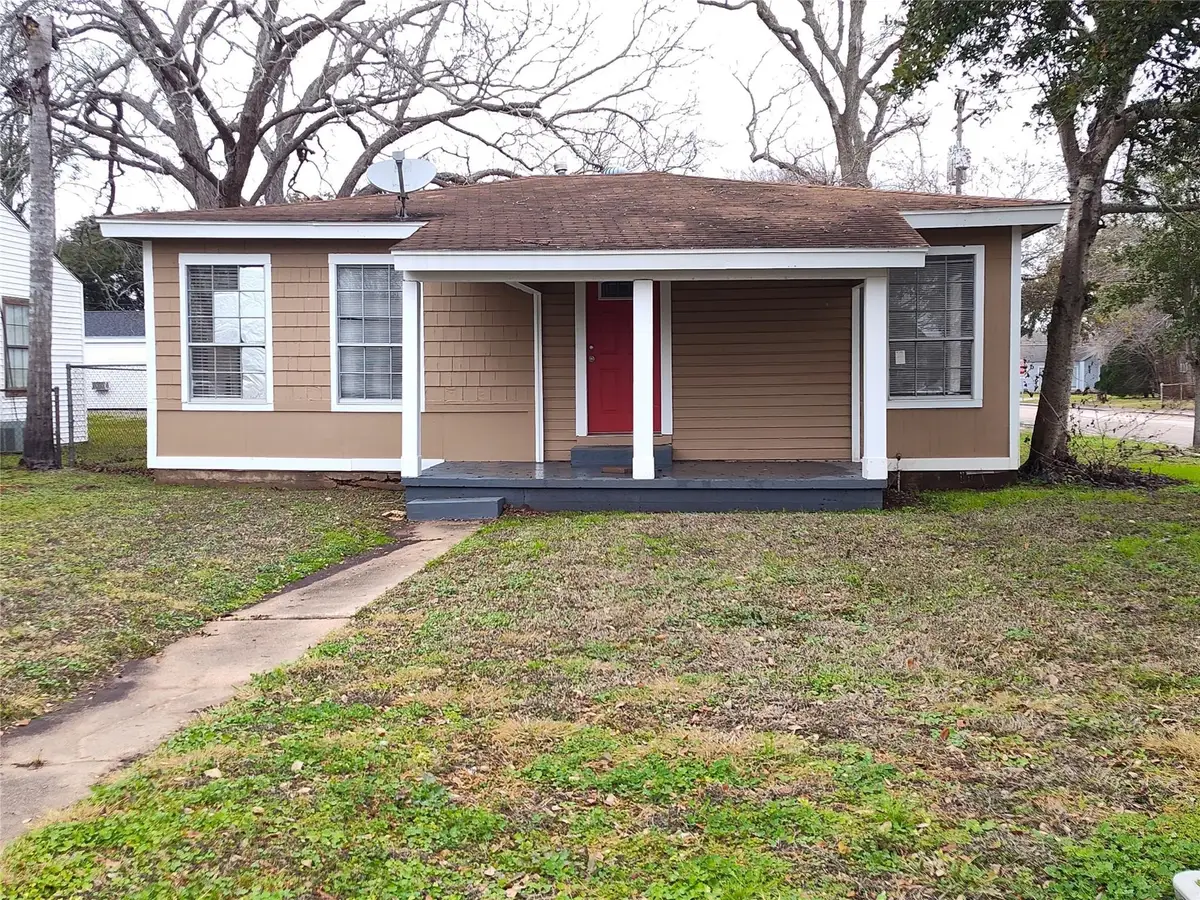 1302 W 6th St, Freeport, TX 77541 - Image #1