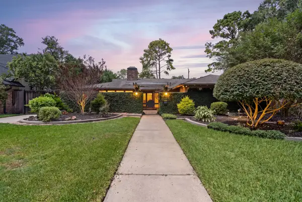 10034 Meadow Lake Lane, Houston, TX 77042