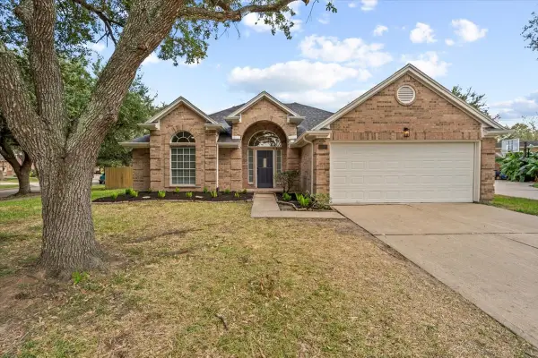 105 Barrington Pointe Court, League City, TX 77573