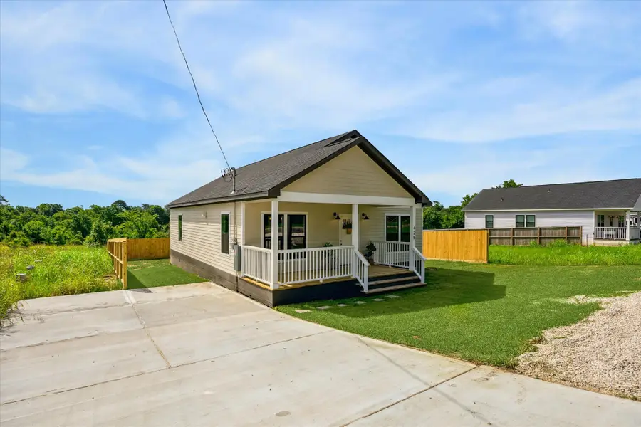 425 N Holland, Bellville, TX 77418 - #3