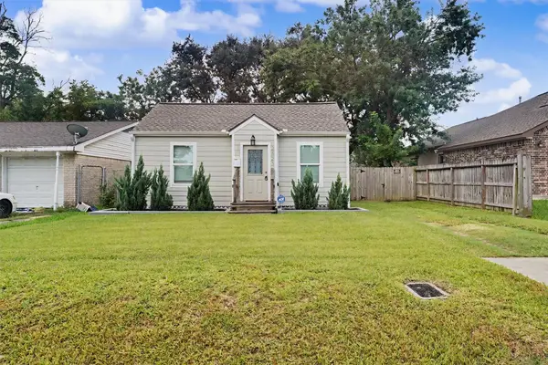 2523 7th Avenue N, Texas City, TX 77590
