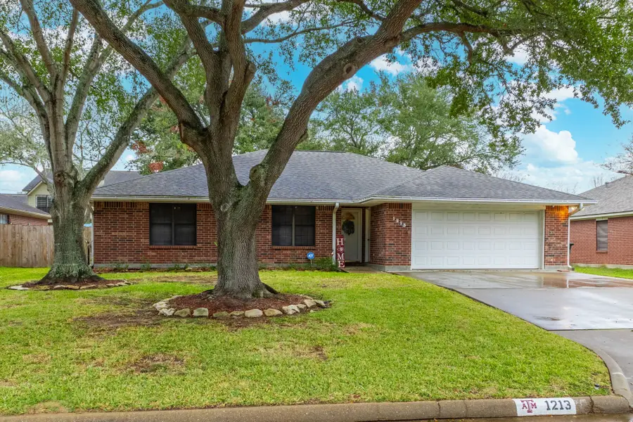 1213 Shadowlake Drive, Sealy, TX 77474 - Image #2