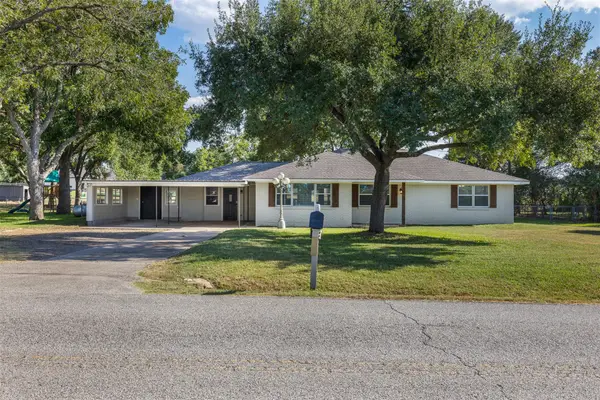 1906 Gun And Rod Road, Brenham, TX 77833