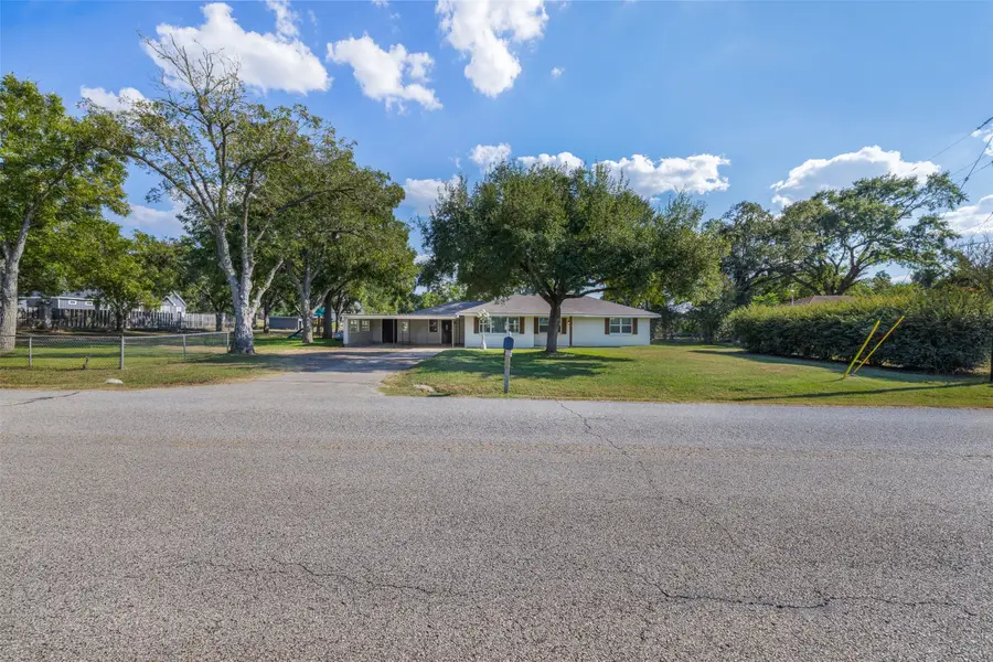 1906 Gun And Rod Road, Brenham, TX 77833 - Image #2