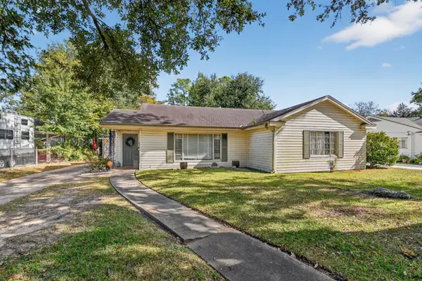 2850 Lakeview Circle, Beaumont, TX 77703