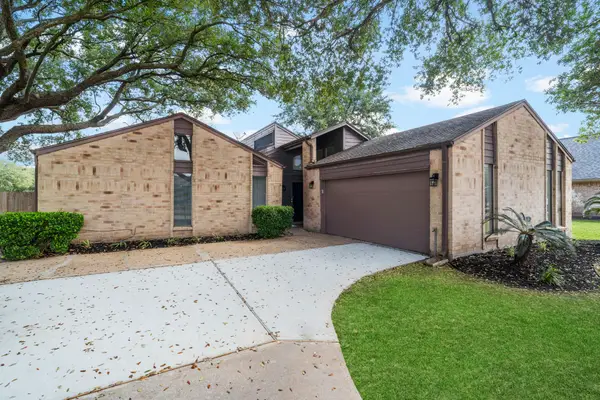 1903 Barons Glen, Sugar Land, TX 77478