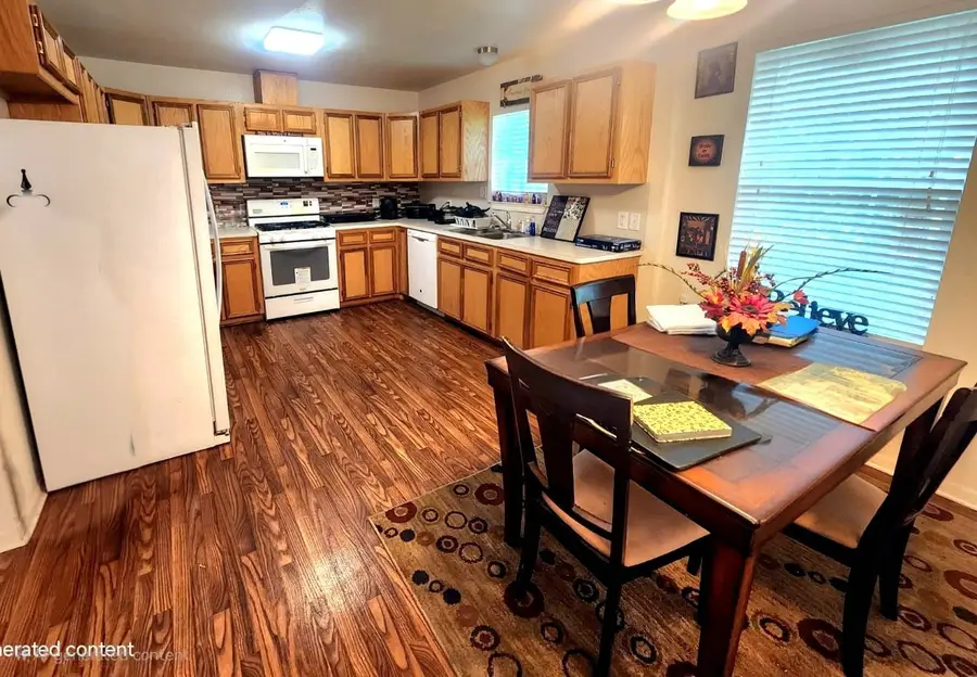 510 Charlotte St, Clute, TX 77531 - #2