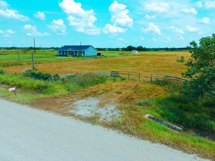 14727 Wolfgang Road, Guy, TX 77444 - Image #2
