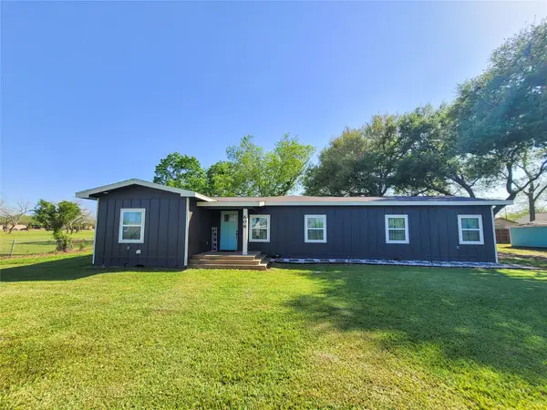 606 E Ahldag Street, Wharton, TX 77488