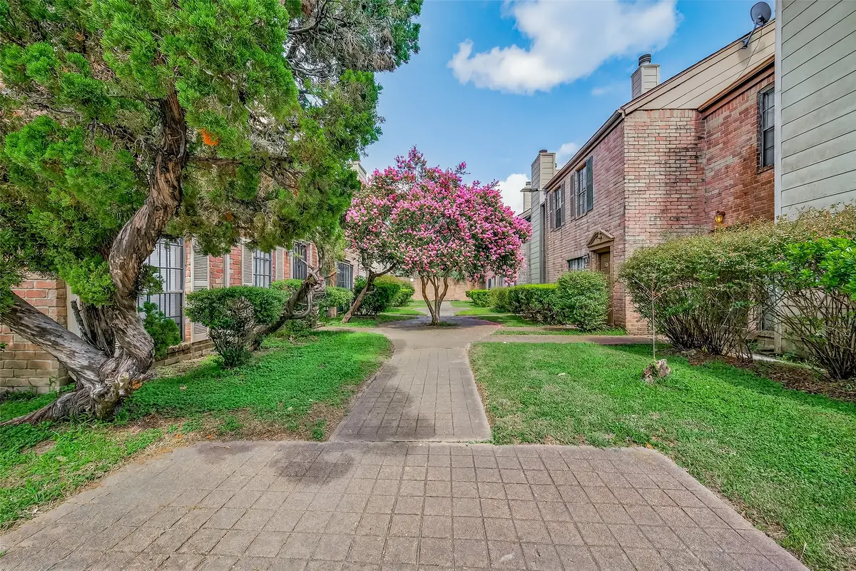 9901 Sharpcrest Street #B3, Houston, TX 77036 - Image #1