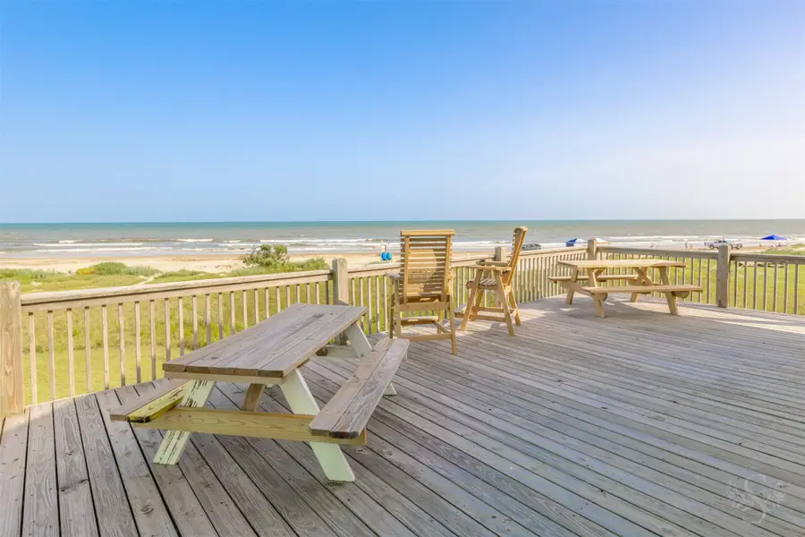 3000 Copacabana Dr, Crystal Beach, TX 77650 - Image #2