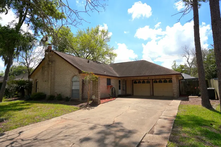 209 Dogwood Street, Lake Jackson, TX 77566 - #2