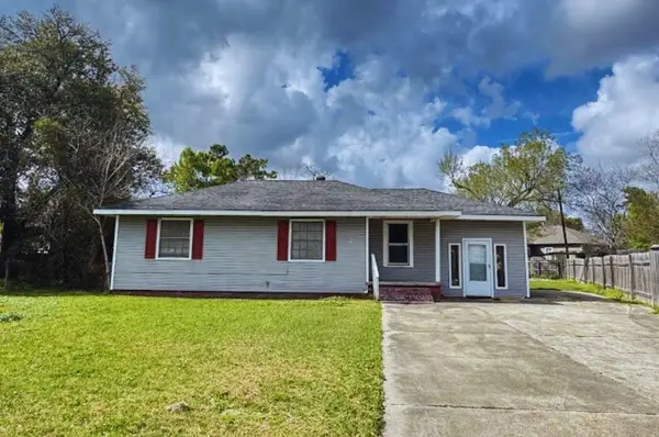 2 Pacific Circle, Orange, TX 77630