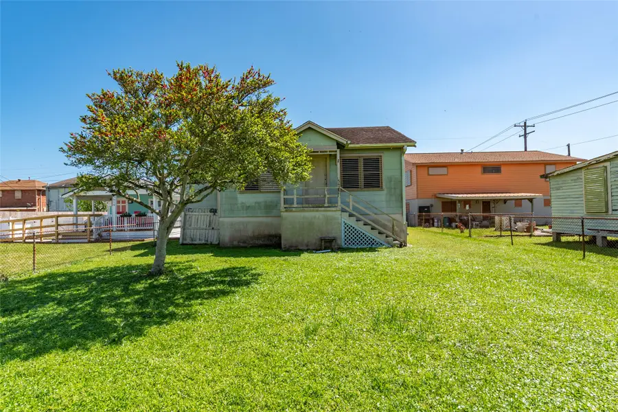 5621 Avenue Q 1/2, Galveston, TX 77551 - Image #2