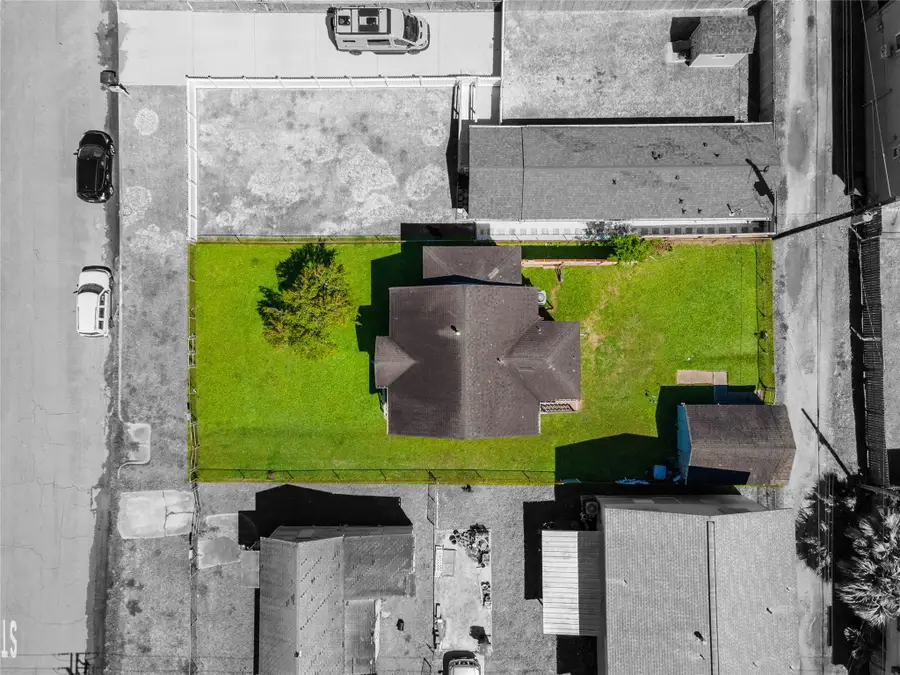 5621 Avenue Q 1/2, Galveston, TX 77551 - Image #3