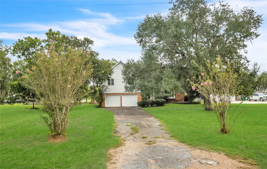 108 Woodland Road, Lake Jackson, TX 77566 - Image #2