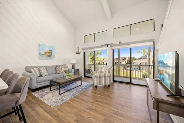 108 April Point Drive S, Montgomery, TX 77356