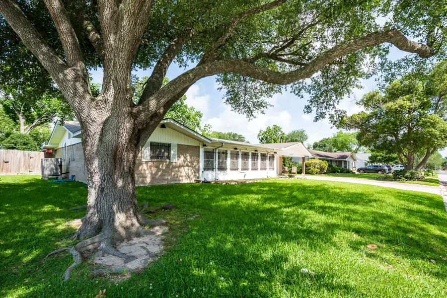 2202 French Place, Baytown, TX 77520 - #3