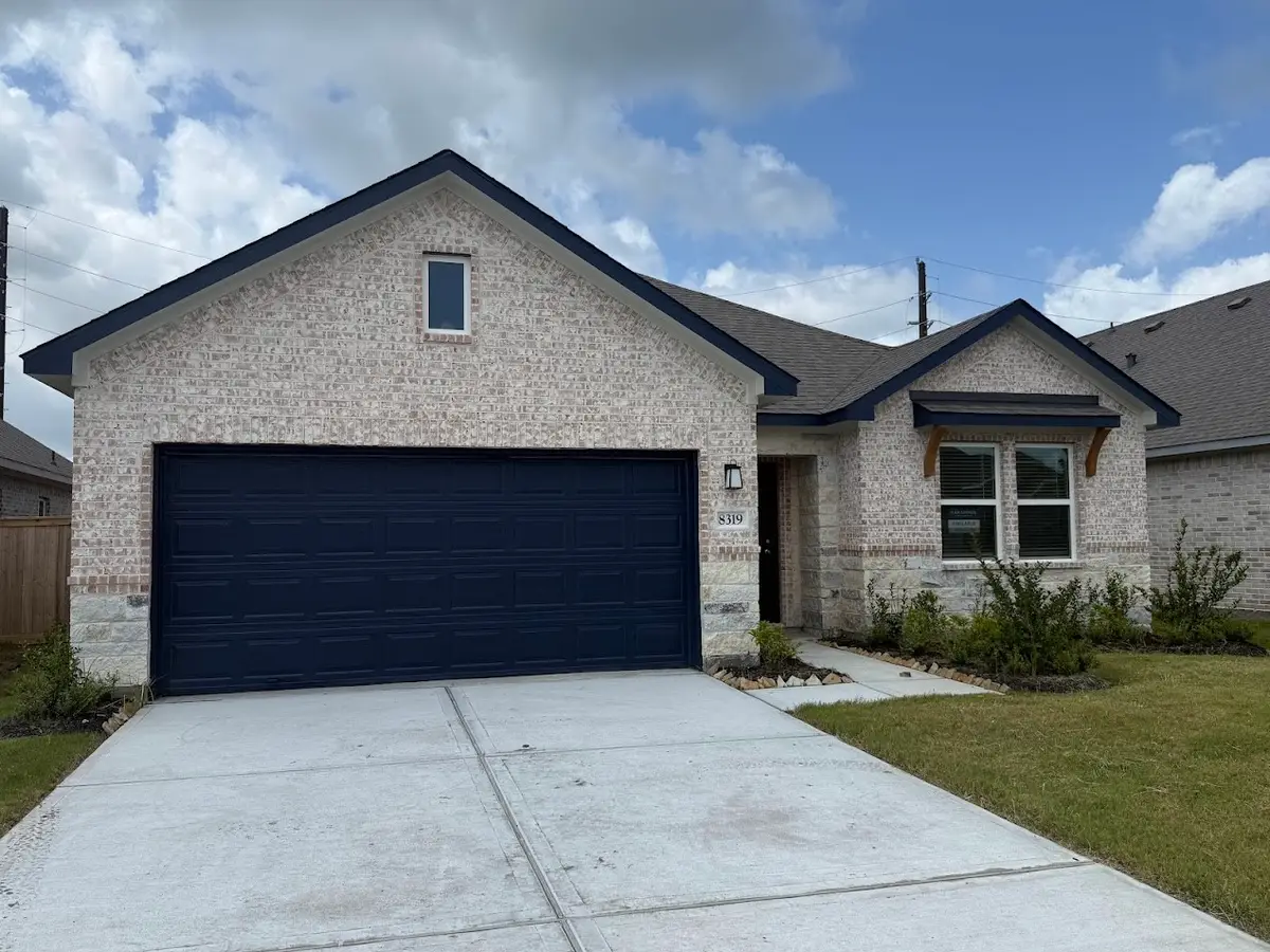 8319 Amber Summit, Angleton, TX 77515 - #1