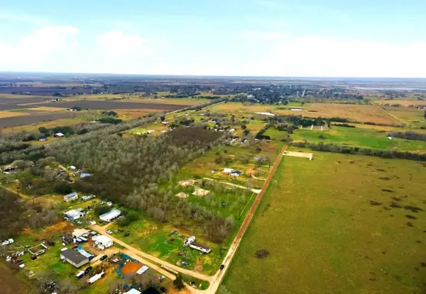 1714 J Newz Lane, Wallis, TX 77485