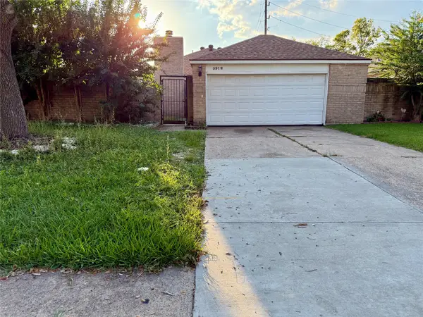 3918 Summit Valley Drive, Houston, TX 77082