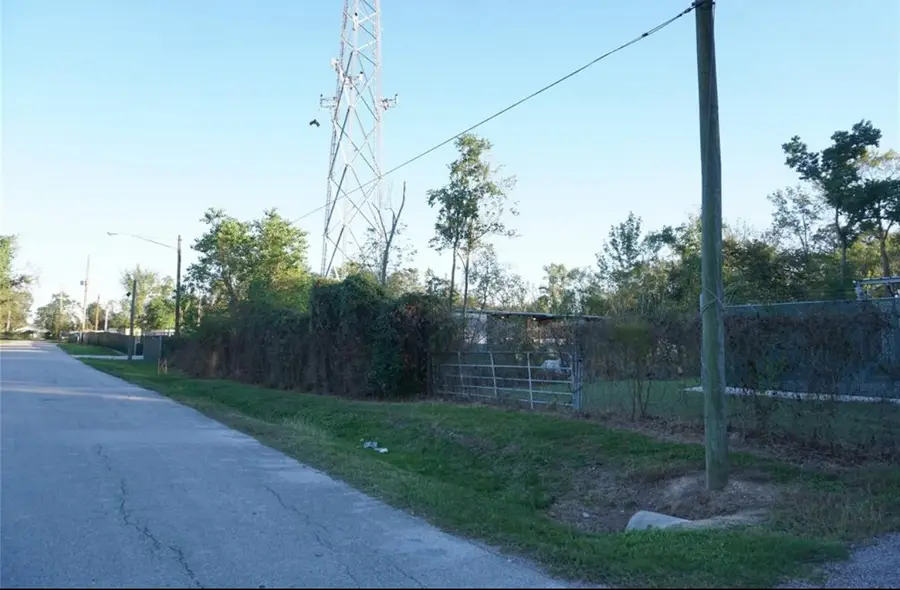 424 S Avenue D, Humble, TX 77338 - Image #2