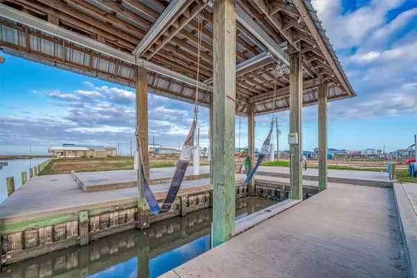 1107 Gator Point, Crystal Beach, TX 77650