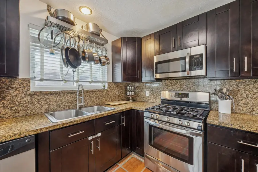 3808 Youpon Drive, La Porte, TX 77571 - Image #3