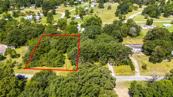 11 Creek Point, Huntsville, TX 77320