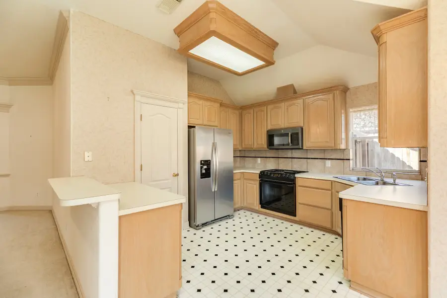 117 Jamestown Avenue, Clute, TX 77531 - Image #3