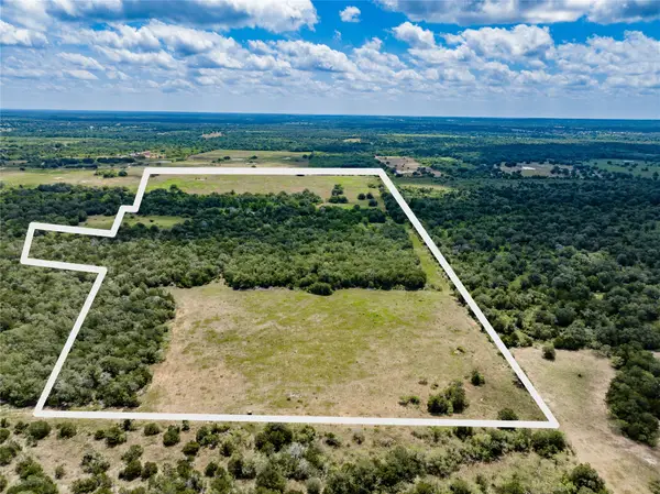 13 Armstrong Road, Flatonia, TX 78941