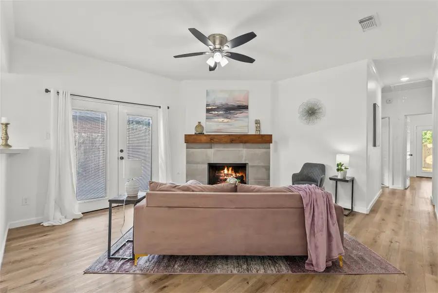 617 Prairie Ln, Angleton, TX 77515 - Image #2