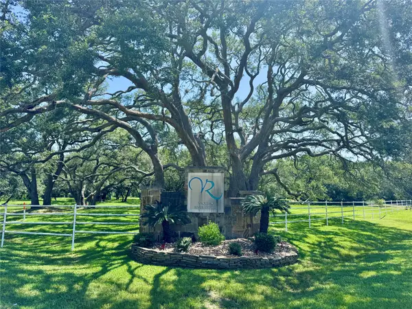 4 Center Tree Drive, Palacios, TX 77465