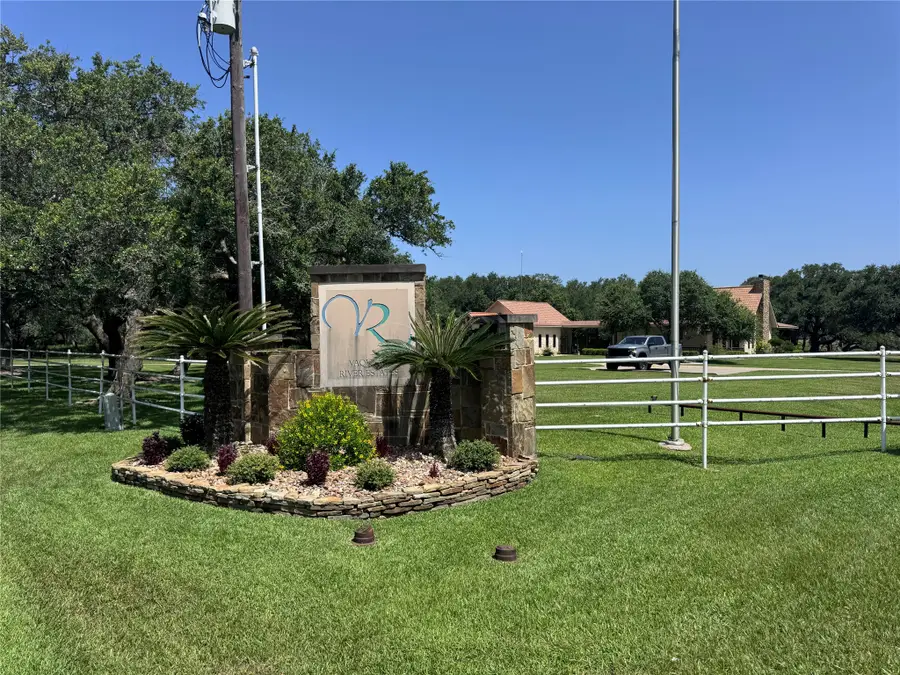 4 Center Tree Drive, Palacios, TX 77465 - #2