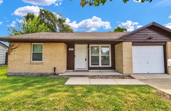 113 S Yaupon Street, Lake Jackson, TX 77566